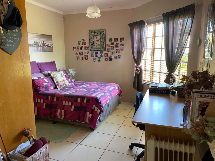6 Bedroom Property for Sale in Mooivallei Park North West